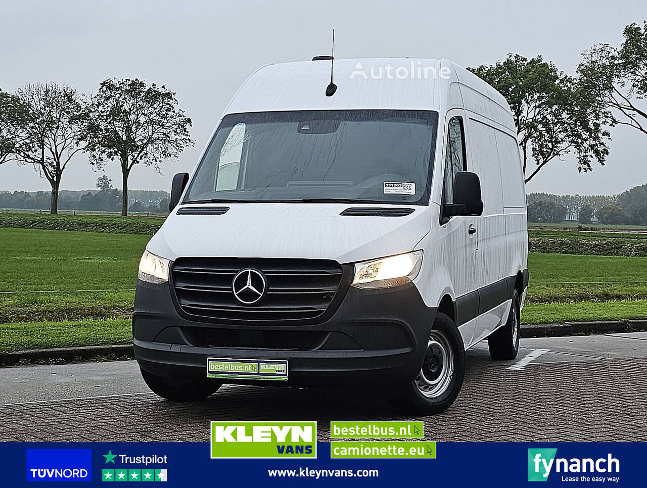 Furgão compacto Mercedes-Benz SPRINTER 317 L2H2 RWD Trekhaak Airco Camera Mbux Apple Carplay E - Autoline