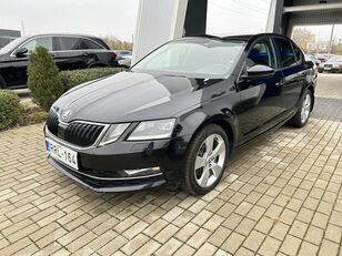 автомобиль Škoda OCTAVIA