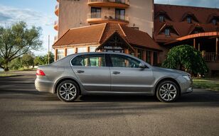 &Scaron;koda Superb 2.0 TDI 103KW car