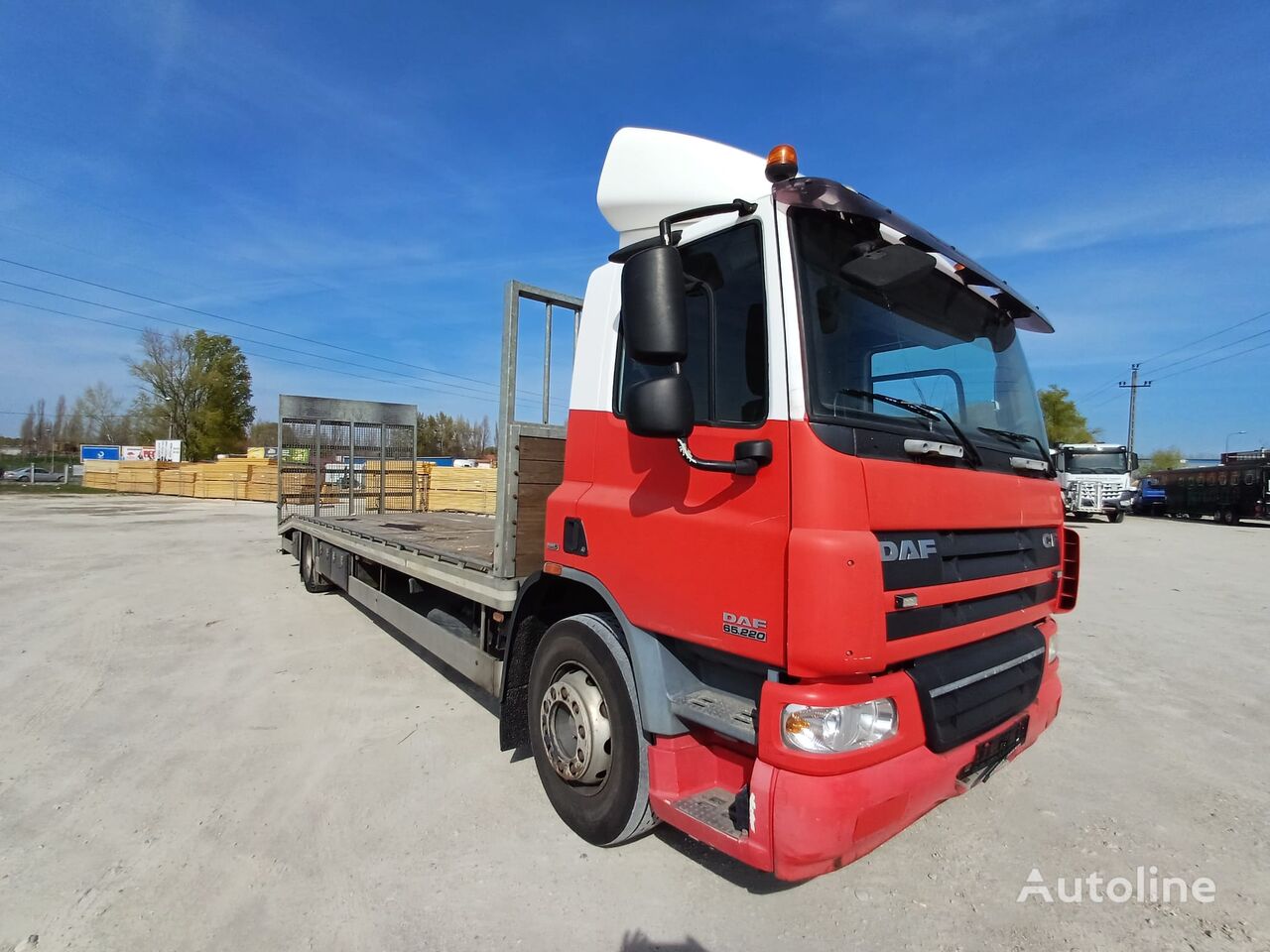 pengangkut mobil DAF CF 65.220 4x2 - heavy machinery transporter