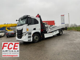 damaged IVECO S WAY480 /FIAULT PF60 +GRUE HMF car transporter