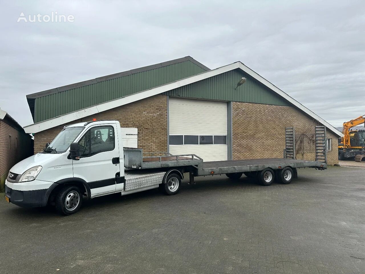 IVECO met dieplader car transporter