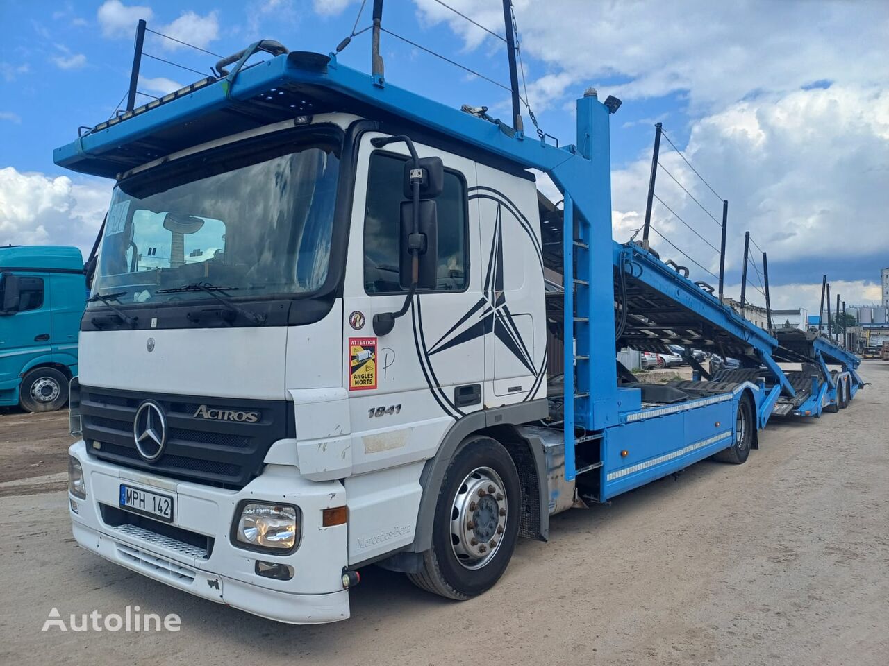 小汽车运输车 Mercedes-Benz + 小汽车运输拖车