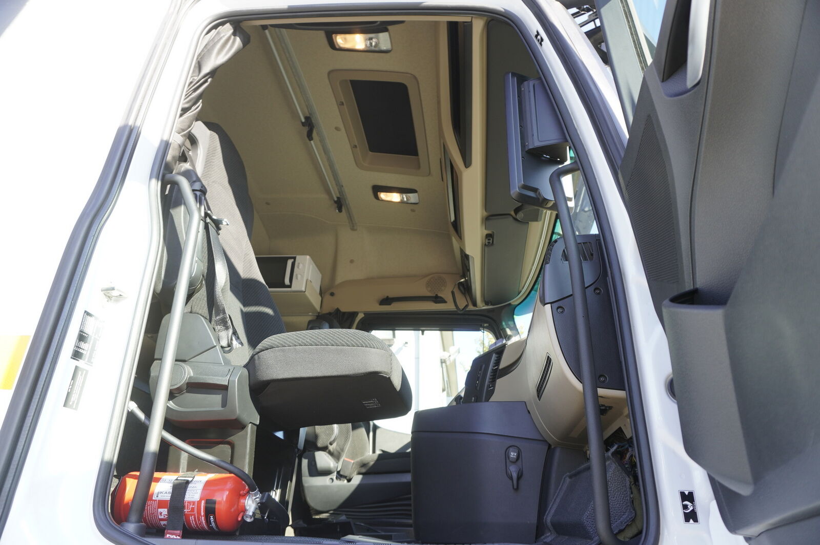 Mercedes-Benz Actros L 3552 8x4 / 2023 / ÚJ AUTÓMENTŐ NYITOTT PLATÓS 9 m / steering