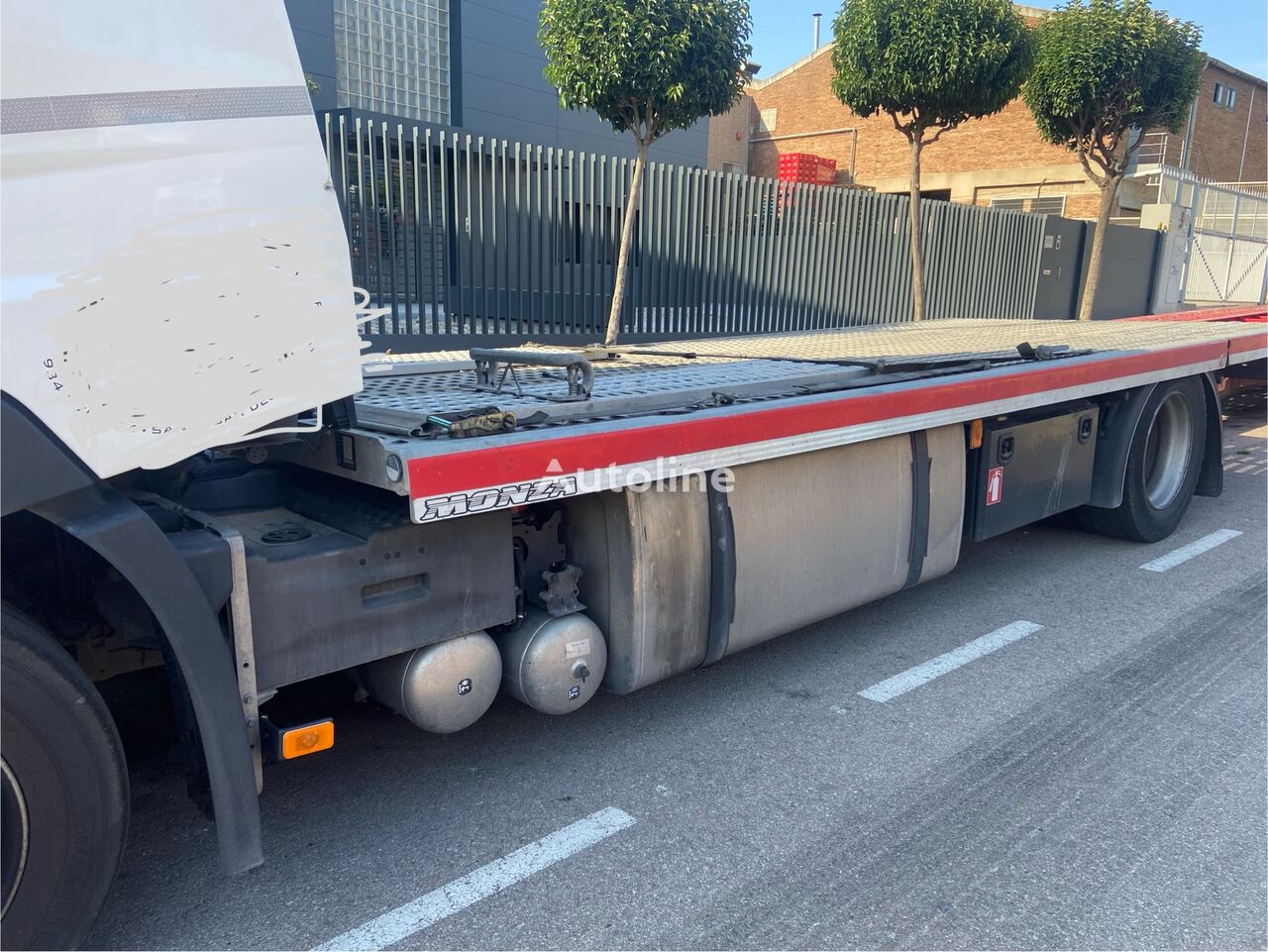 Renault T 460 car transporter