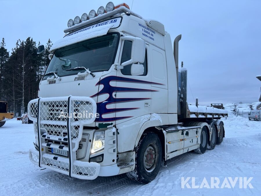 Volvo FH16 car transporter