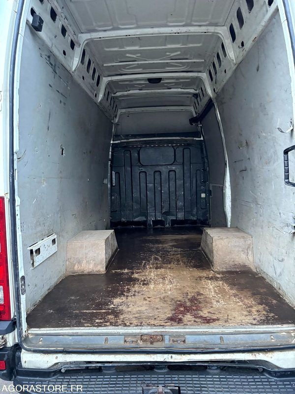 2011 Iveco 35C18-45106212