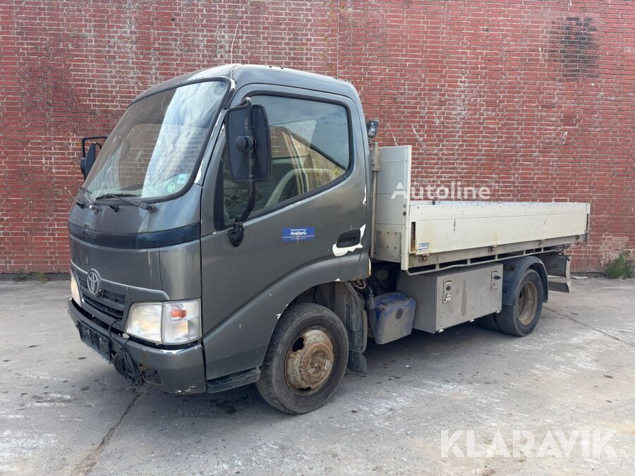 Toyota Dyna cargo van - Autoline
