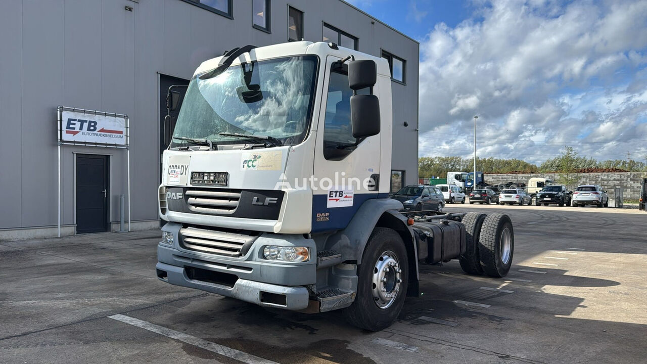 camion châssis DAF 55 LF 250 (MANUAL GEARBOX / BOITE MANUELLE)