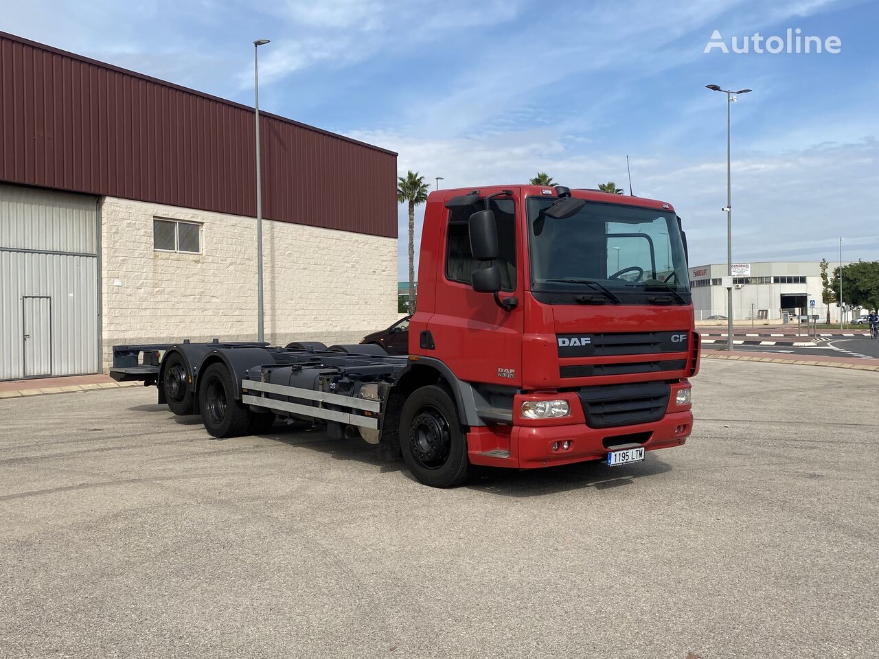 camion şasiu DAF CF75  RIGIDO 6X2