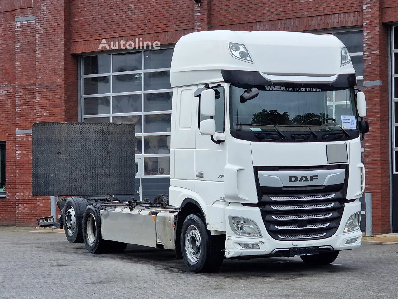 DAF XF 530 SuperSpaceCab 6x2*4 - Chassis 740 cm - Loadlift - Steerin chassis truck - Autoline