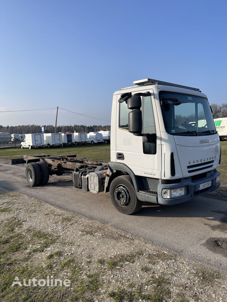 IVECO EuroCargo 120 chassis truck