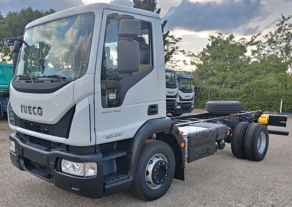 IVECO Eurocargo ML120E21 camión chasis nuevo