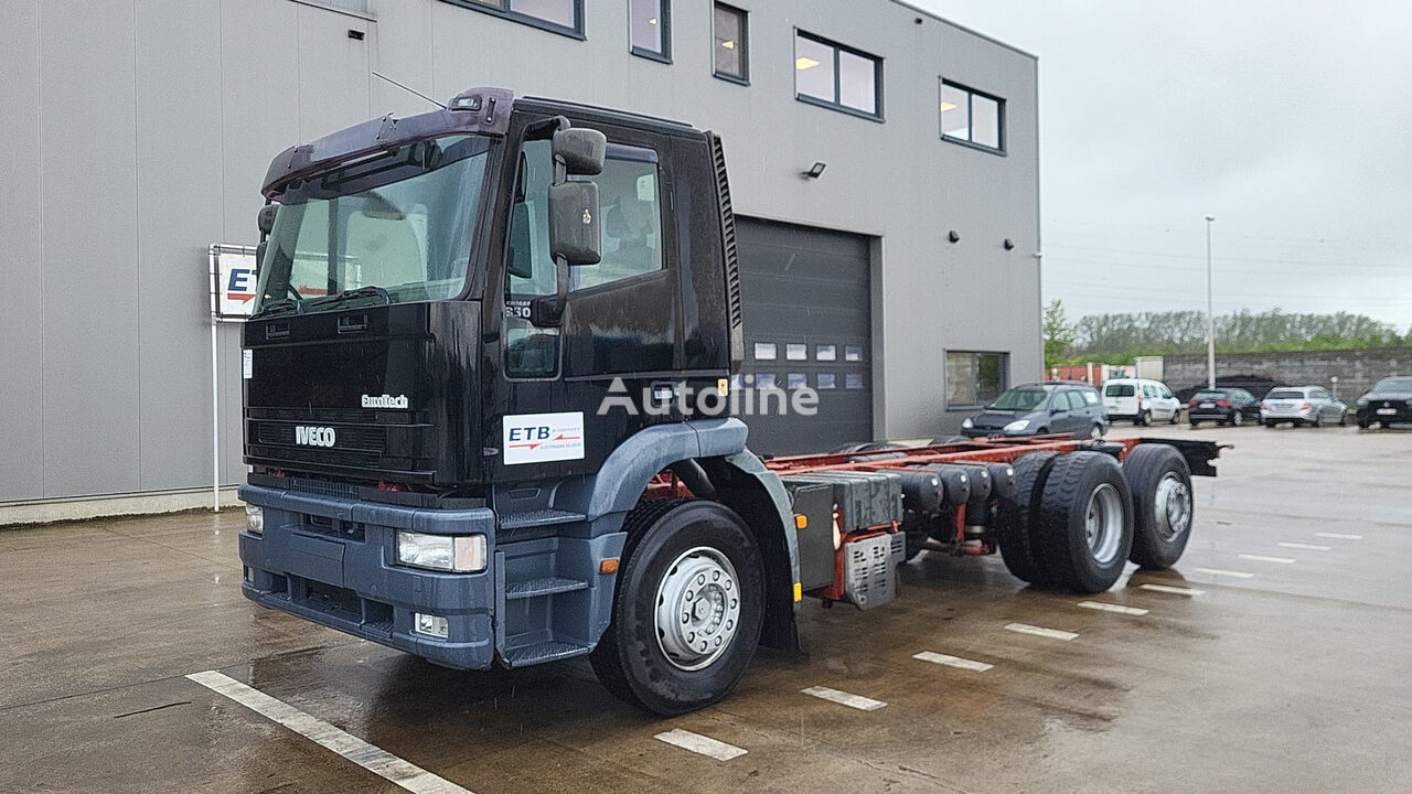 IVECO Eurotech 240 E 35 (MANUAL GEARBOX / 8 TIRES / 6X2) camión chasis