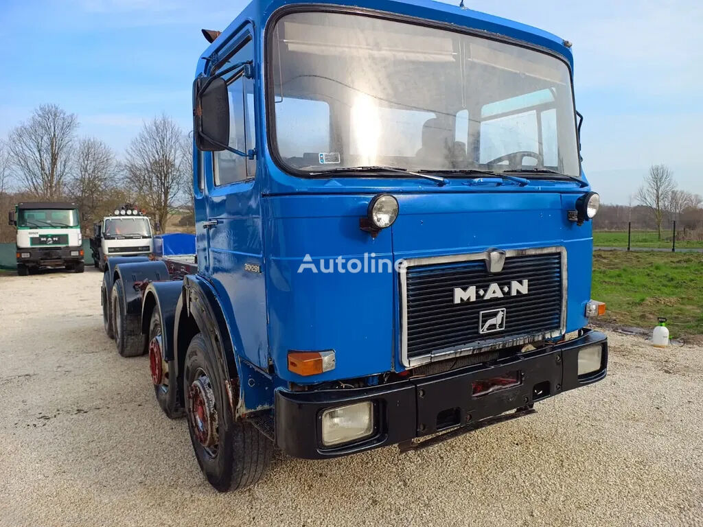 camion telaio MAN 30.291