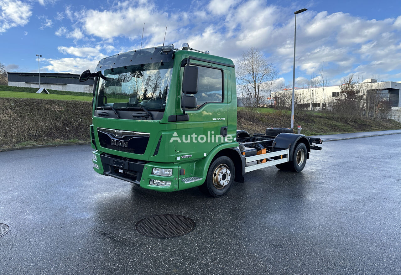 MAN TGL 12.250 chassis truck