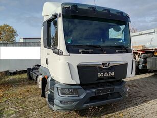 camion châssis MAN TGL 12.250 endommagé