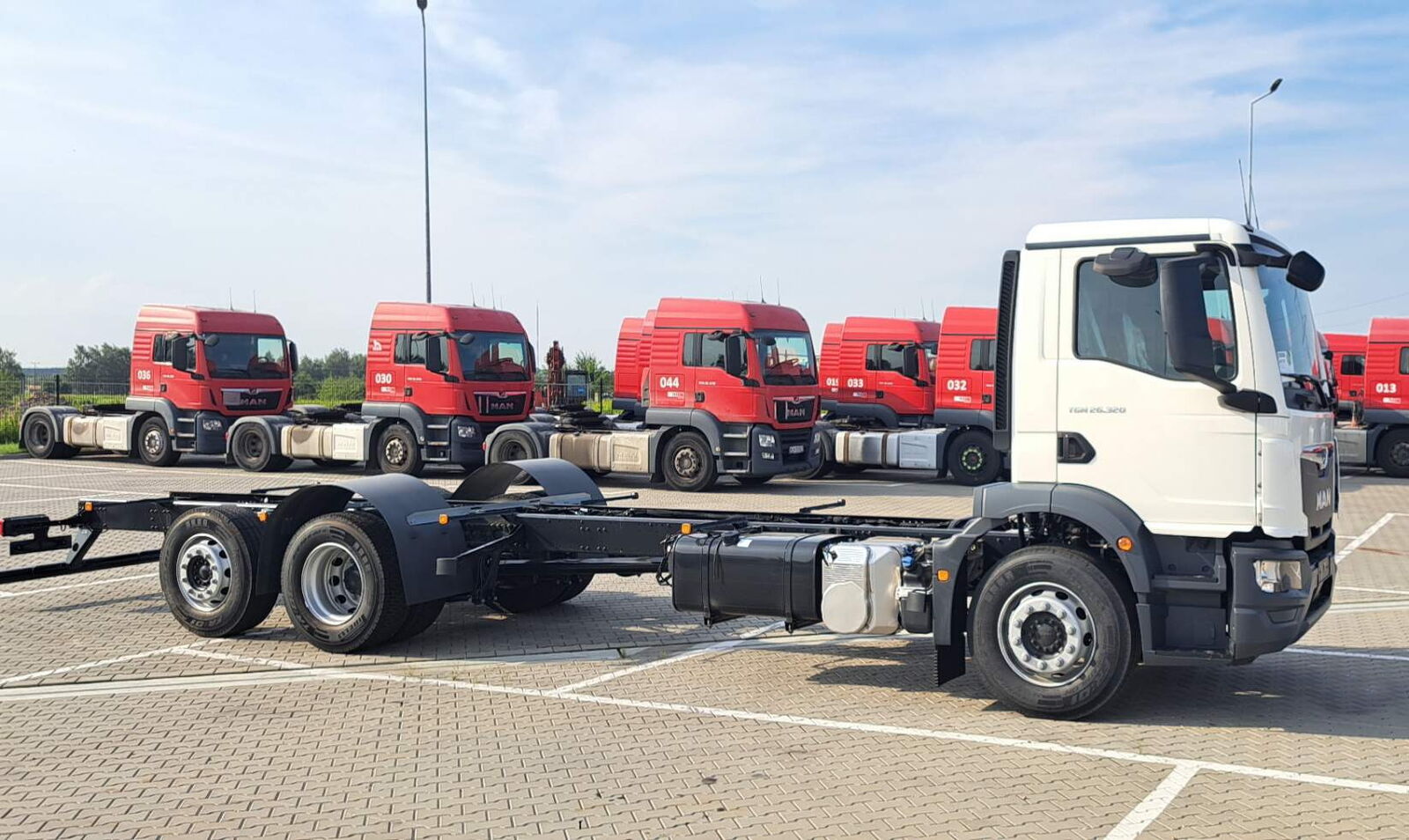 Új MAN TGM 26.320 6x2-4 / truck chassis / 0 km! / 2026 / steering axle teherautó alváz - Autoline
