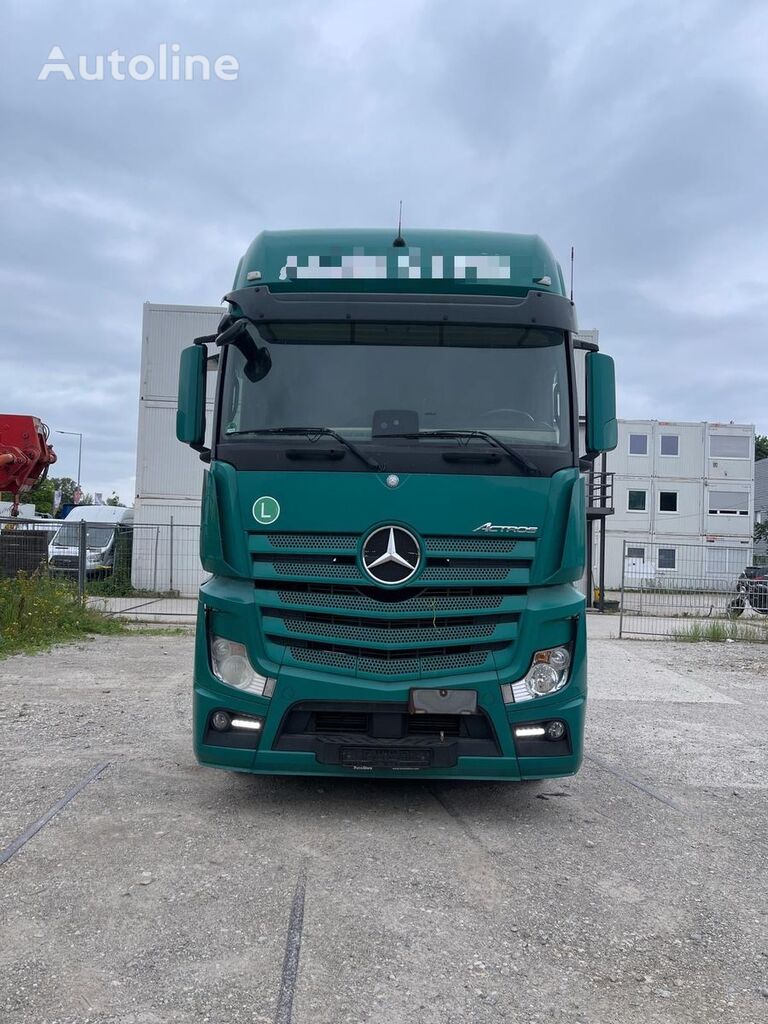 Mercedes-Benz 1842 chassis truck