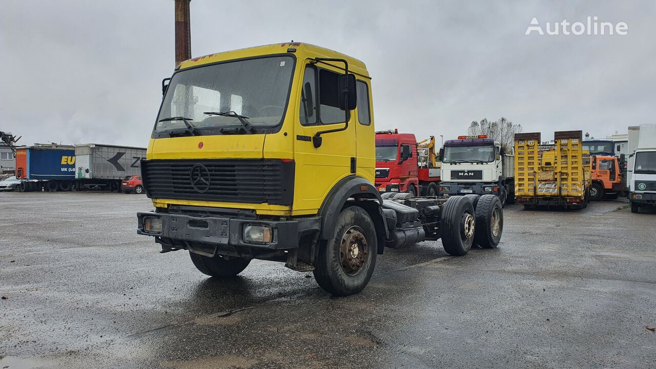 грузовик шасси Mercedes-Benz 2426