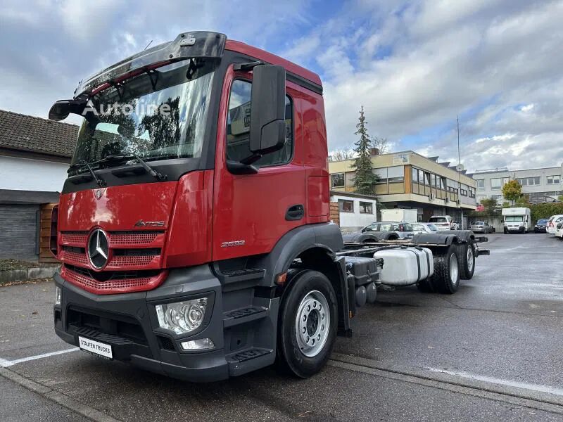 Venta de Mercedes-Benz 2532 LL 6x2 LANGES Fahrgestell Intarder Lenkachse camión chasis | Autoline BO Mercedes-Benz 2532 LL 6x2 LANGES Fahrgestell Intarder Lenkachse camión chasis nuevo - Autoline