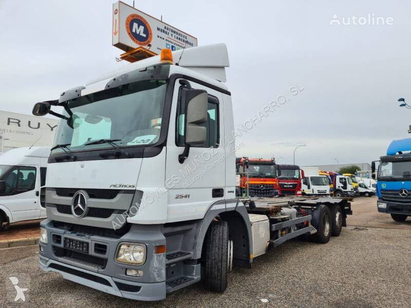 грузовик шасси Mercedes-Benz 2536 L