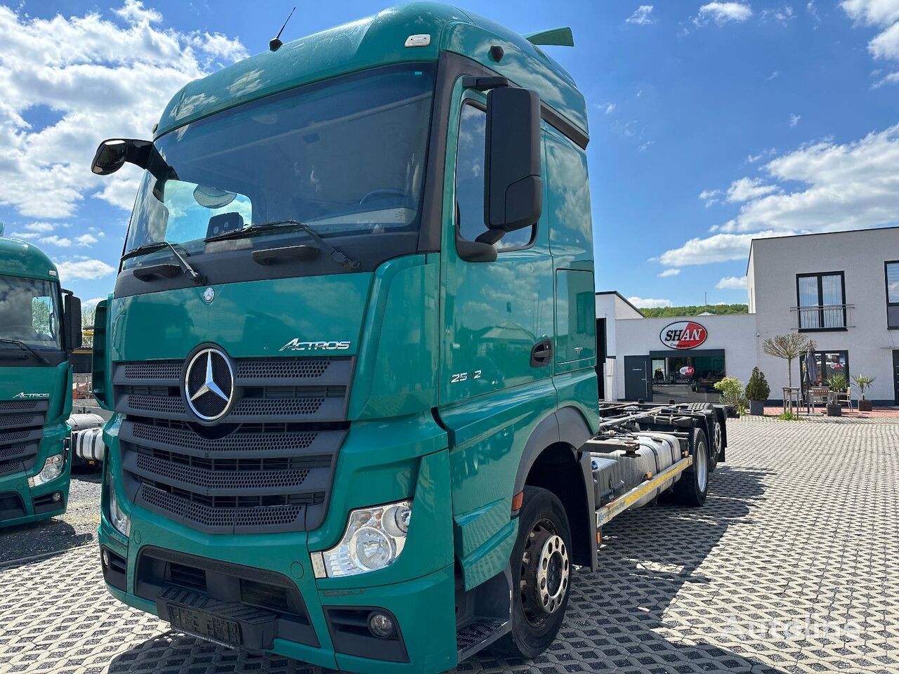 грузовик шасси Mercedes-Benz 2542