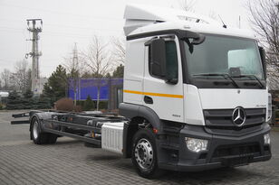 camion châssis Mercedes-Benz Actros 1824 / 9.1 m chassis / sleeping cabin