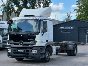 底盘卡车 Mercedes-Benz Actros 1832