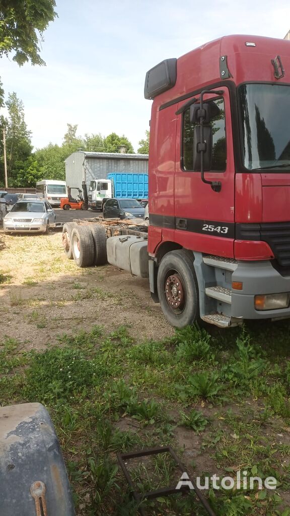 Mercedes-Benz Actros 2543 EPS 6x2 spring/air chassis truck