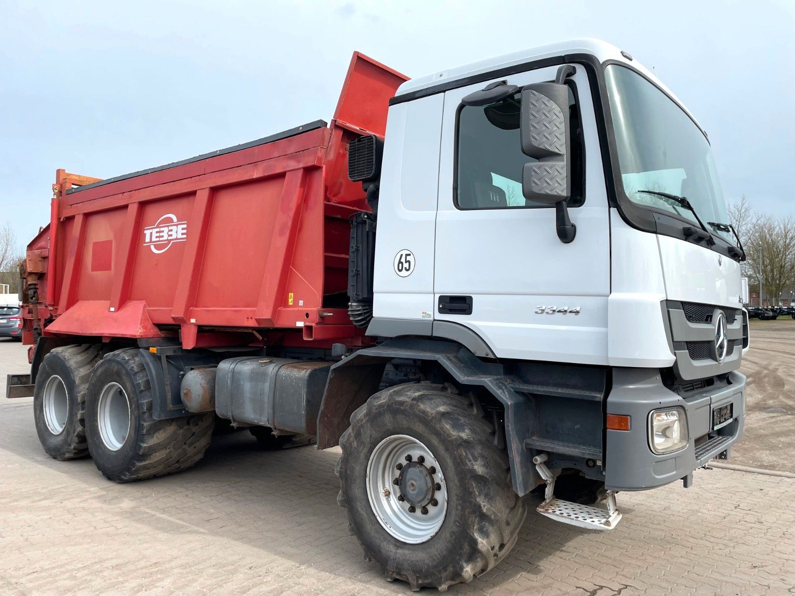 الشاسيه Mercedes-Benz Actros 3332