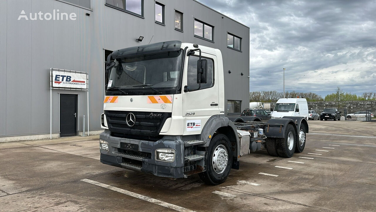 Mercedes-Benz Axor 2529 (GRAND PONT / BOITE MANUELLE / 6X2 / PARFAIT) alusta kuorma-auto