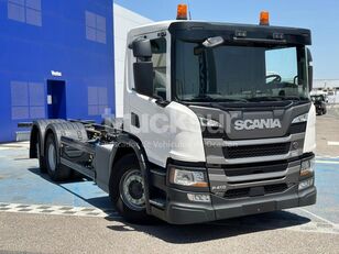 الشاسيه Scania P410.26 ejes 6x2*4