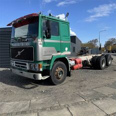 ciężarówka podwozie Volvo F10