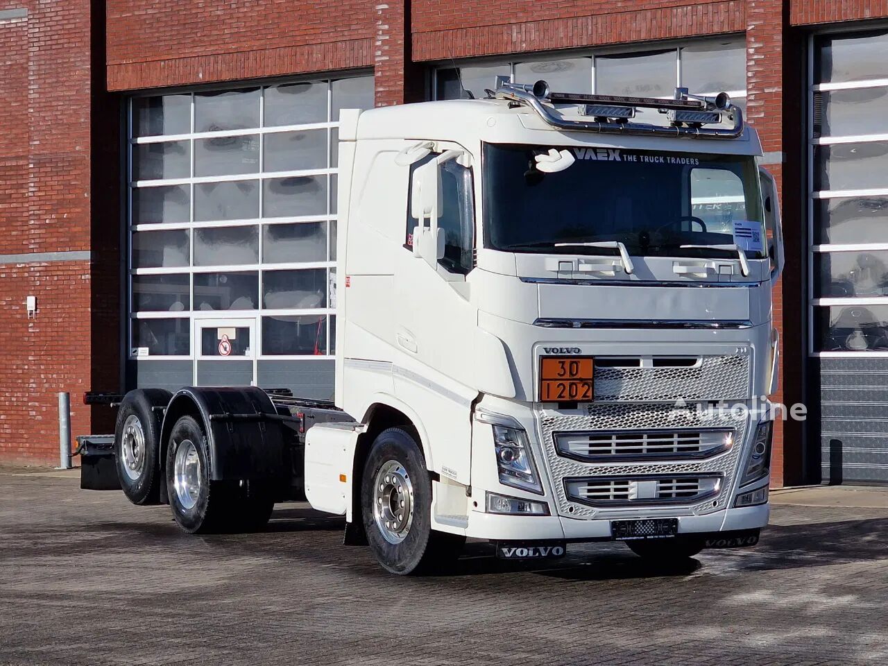 Ciężarówka podwozie Volvo FH 13.540 6x2*4 Chassis - Low KM - ADR - Full air - Steering axl - Autoline