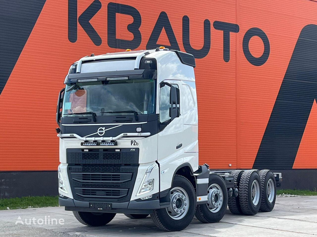 xe tải chassis Volvo FH 540 8x4 ADR / HYDRAULICS / 4 SEATS / CHASSIS L=6500 mm mới