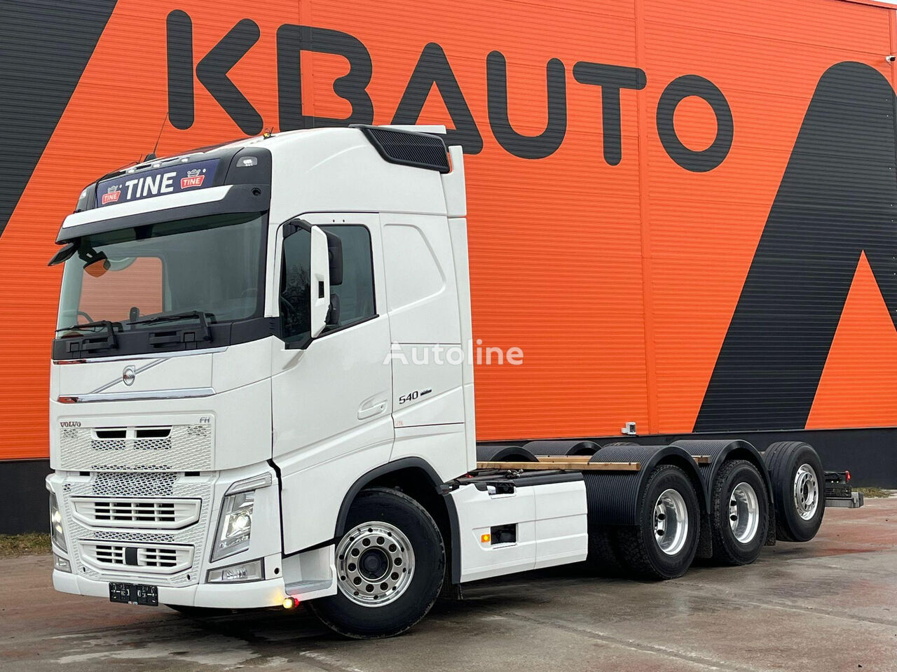 Volvo FH 540 8x4*4 HYDRAULICS / 9 TON FRONT AXLE / RETARDER / CHASSIS  camión chasis