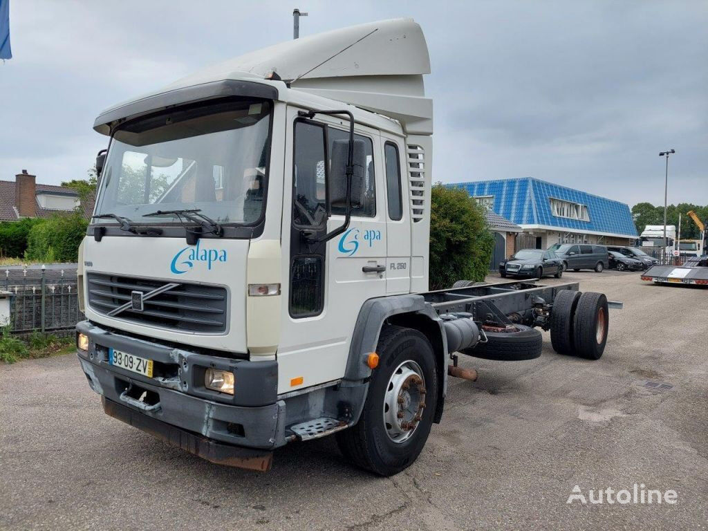 Volvo FL 250 MANUAL STEEL SUSPENSION chassis truck