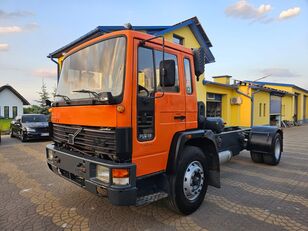 truk sasis Volvo FL618 Big tires