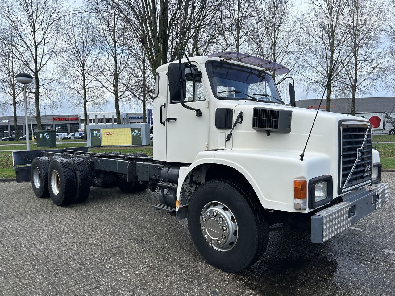 camion châssis Volvo N12