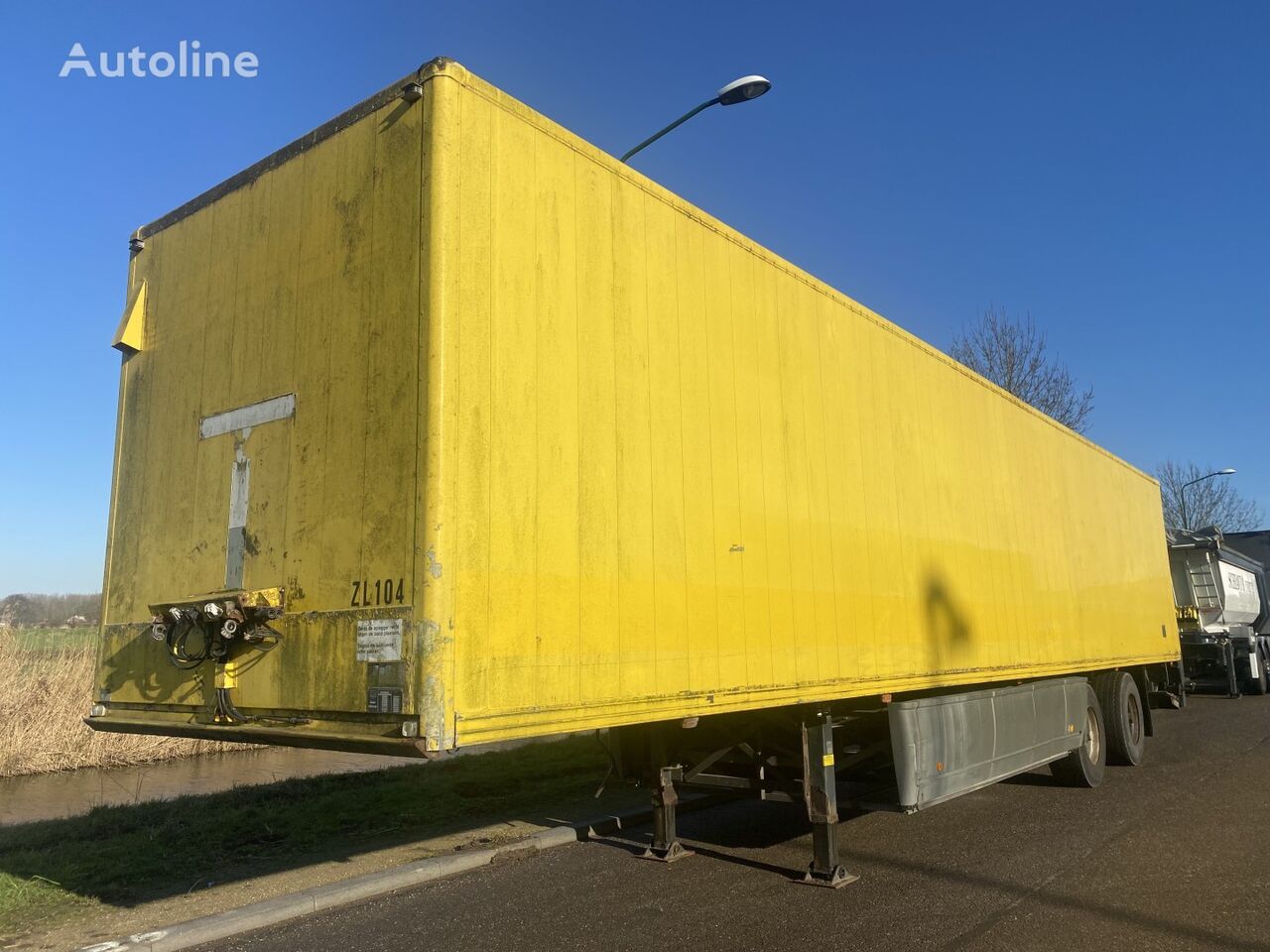 Floor FLO-12-18K1 slutet semitrailer