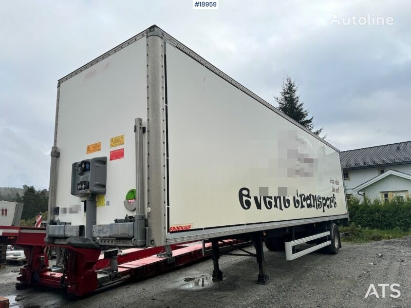 semi-trailer dengan box tertutup Fruehauf Citysemi