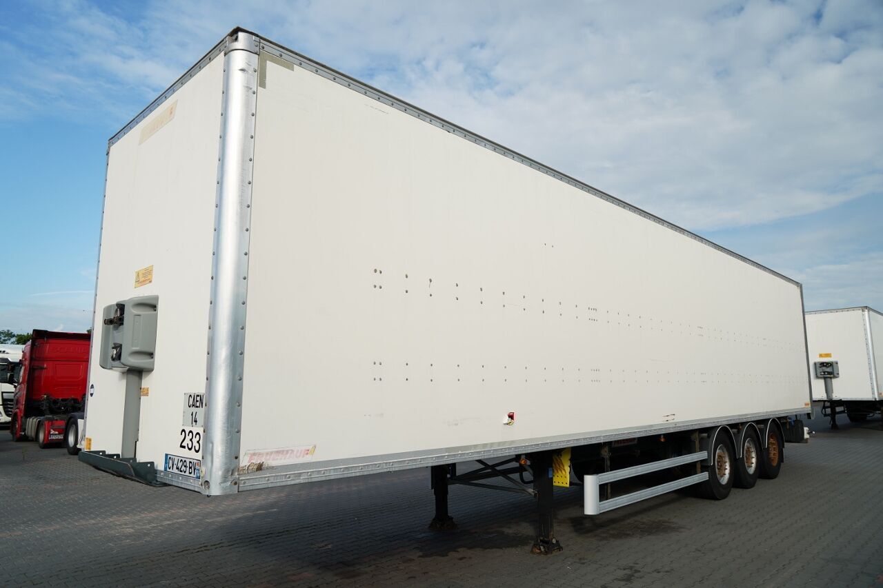 Полуприцеп-чемодан "Фрюхауф".