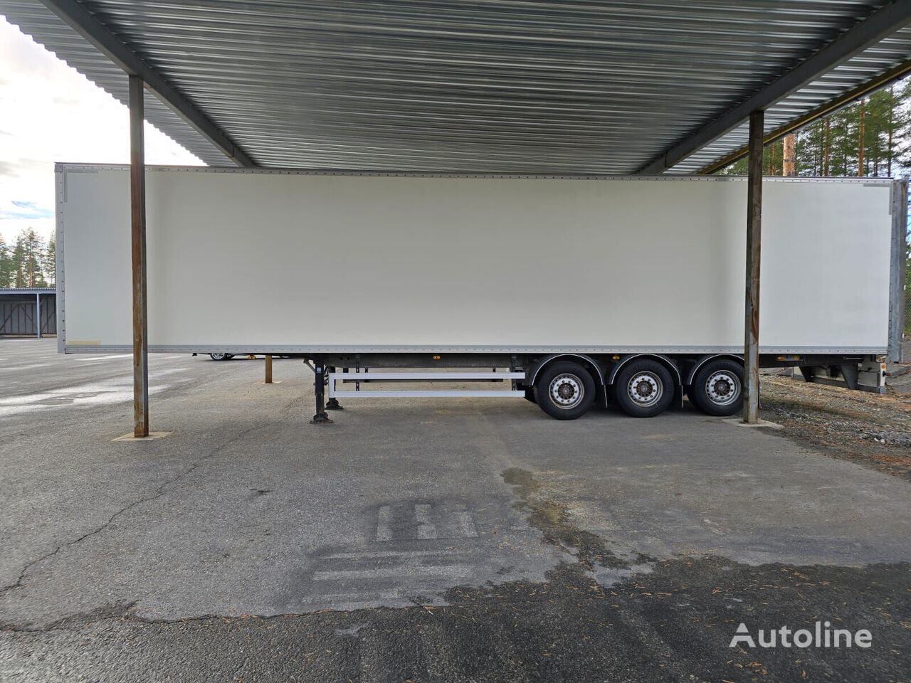 Fruehauf T36V17 closed box semi-trailer