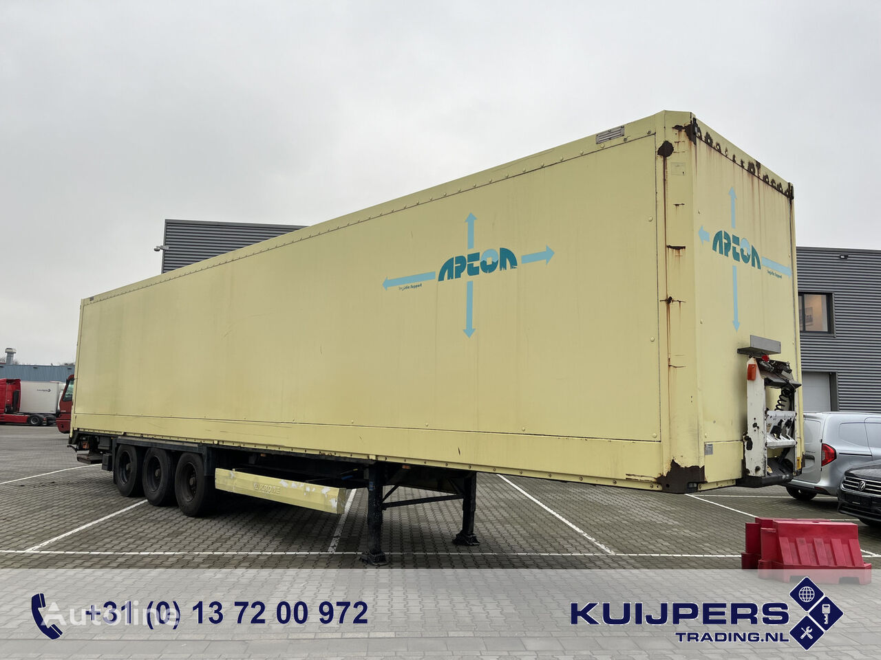 العربات نصف المقطورة شاحنة مقفلة Krone Dry Liner / Box Trailer