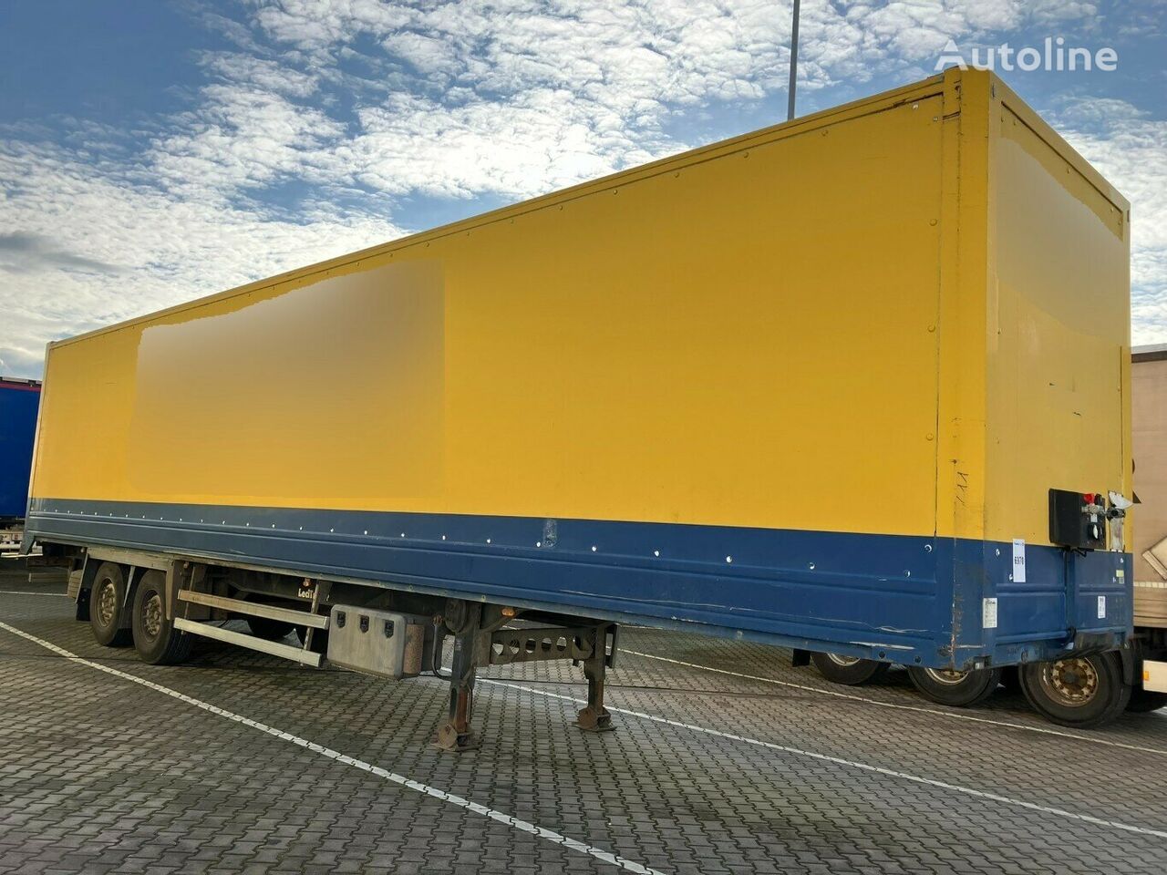 LeciTrailer 2E20MDSE04AC closed box semi-trailer