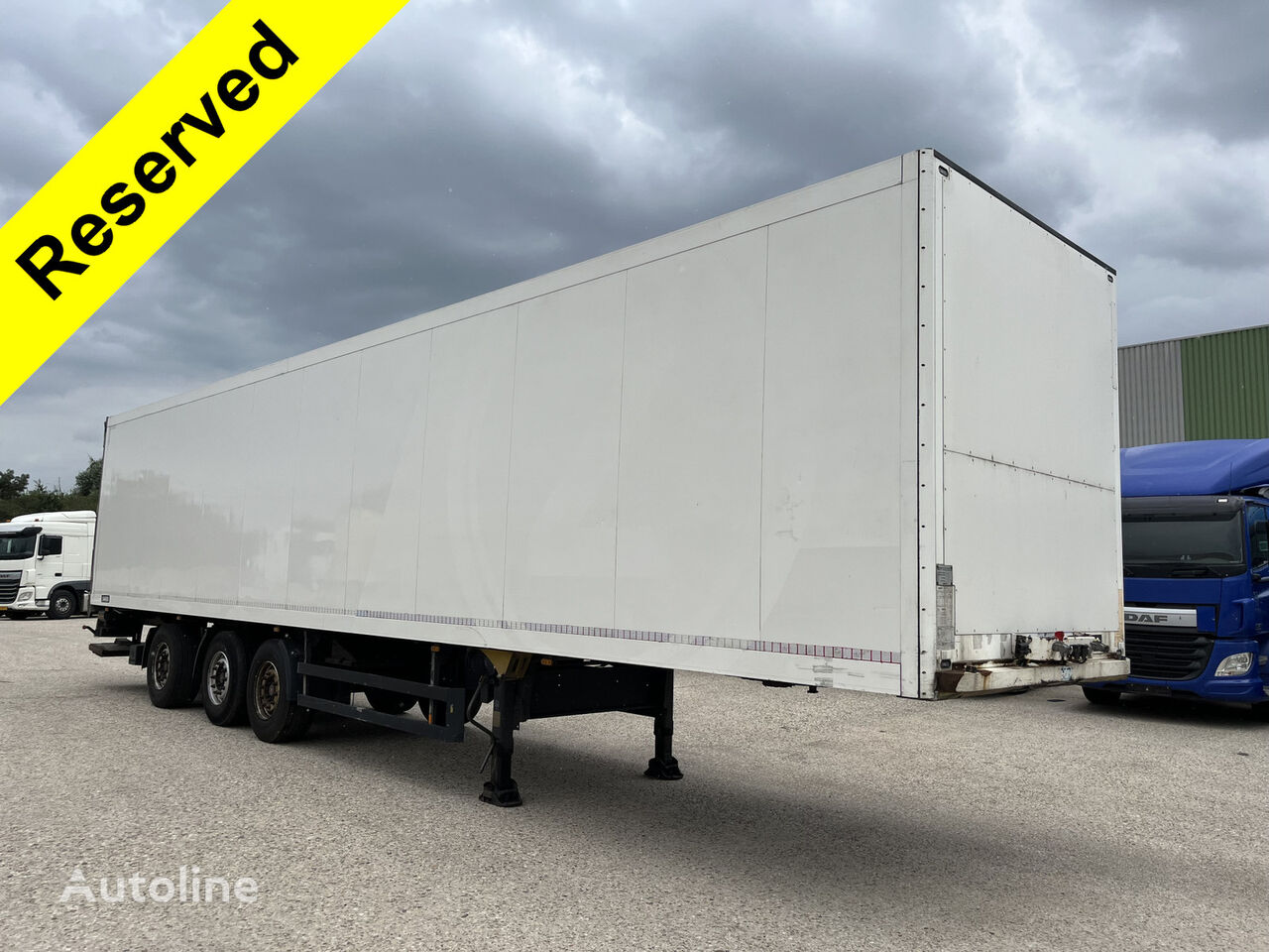 Schmitz Cargobull SKO 24 / Box Trailer closed box semi-trailer