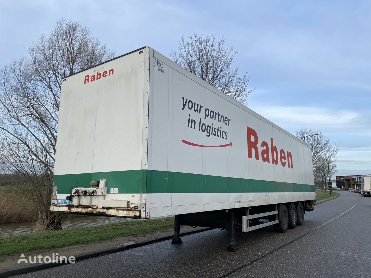 Schmitz Cargobull SKO 24/L closed box semi-trailer