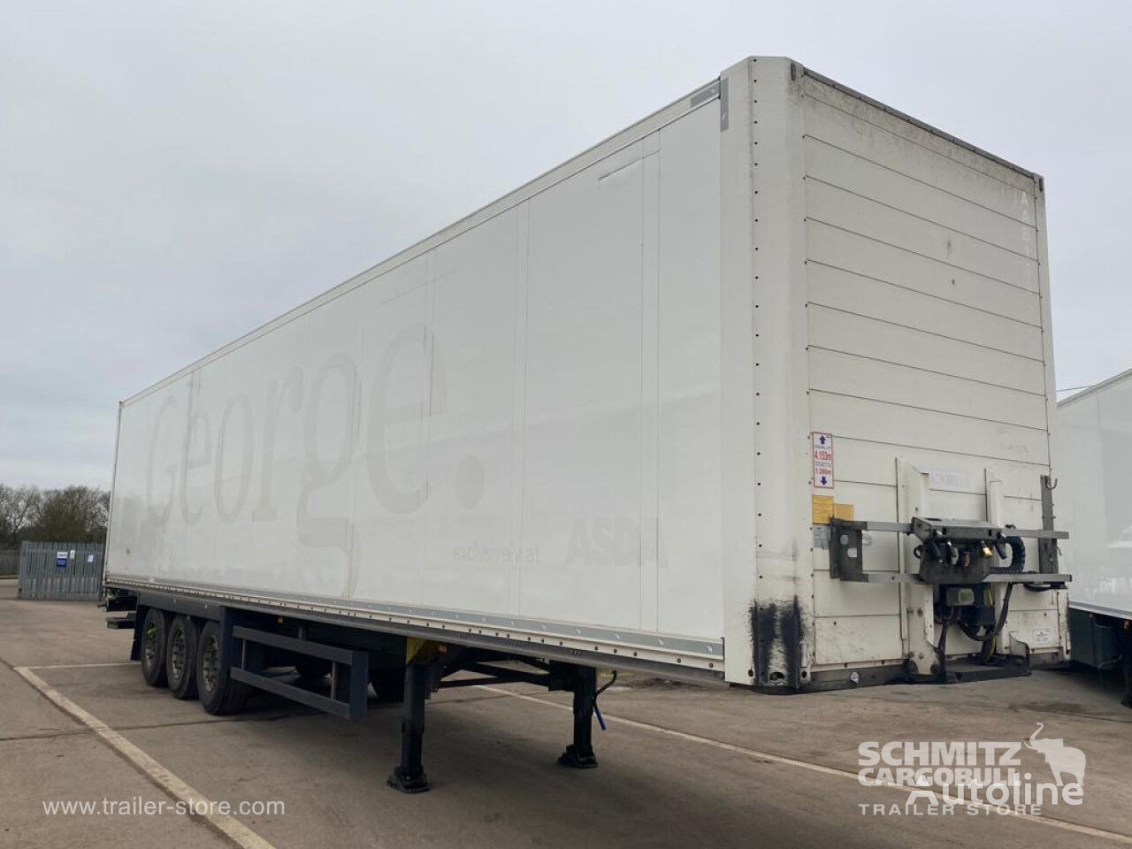 Schmitz Dryfreight Standard Taillift closed box semi-trailer