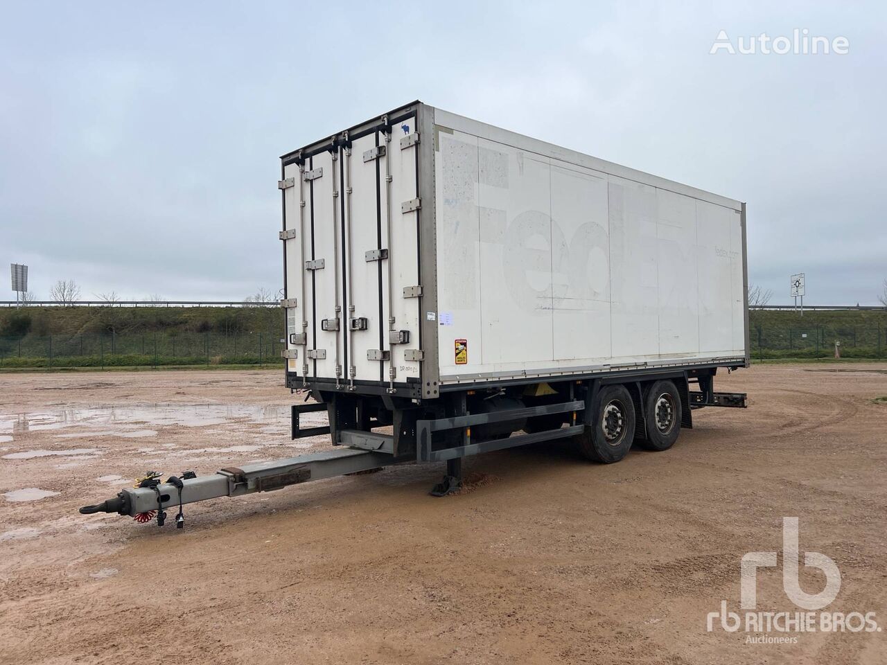 Schmitz ZK018 T/A closed box semi-trailer